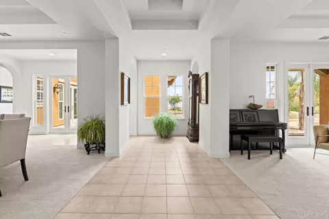 Entry Way - 5544 Papagallo Dr, Oceanside, CA 92057 photo 4 of 15