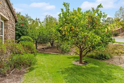 Exterior - 5544 Papagallo Dr, Oceanside, CA 92057 photo 6 of 10