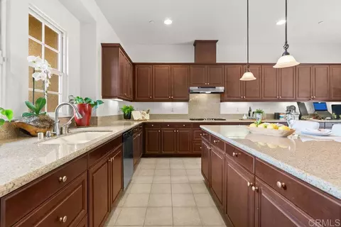 Kitchen - 5544 Papagallo Dr, Oceanside, CA 92057 photo 4 of 6