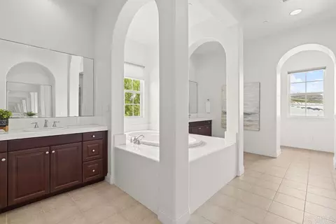 Bath - 5544 Papagallo Dr, Oceanside, CA 92057 photo 5 of 7