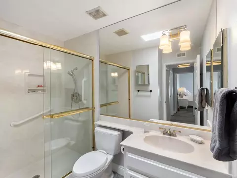 Bath - 4540 Cordoba Way, Oceanside, CA 92056 photo 3 of 3