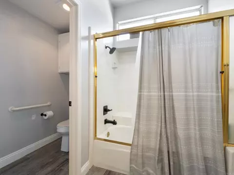 Bath - 4540 Cordoba Way, Oceanside, CA 92056 photo 2 of 3