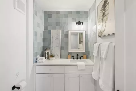 Bath - 675 S Sierra #7, Solana Beach, CA 92075 photo 1 of 3