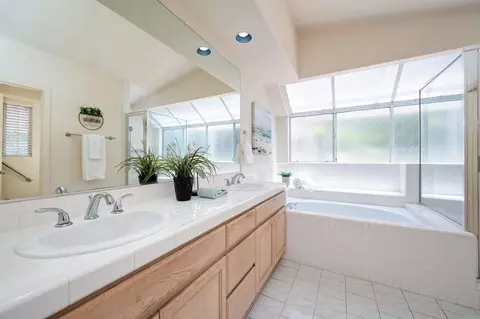 Bath - 354 Benevente Dr, Oceanside, CA 92057 photo 2 of 4
