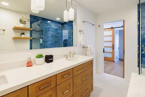 Bath - 1202 N Pacific St #402A, Oceanside, CA 92054 photo 2 of 5