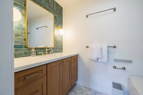 Bath - 1202 N Pacific St #402A, Oceanside, CA 92054 photo 4 of 5