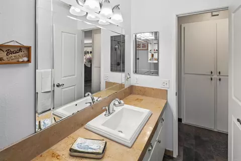 Bath - 634 E Solana Cir, Solana Beach, CA 92075 photo 2 of 3