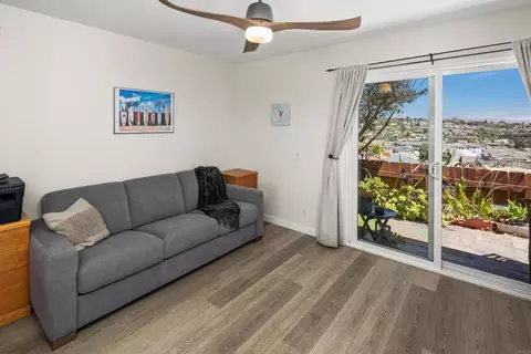 Living - 634 E Solana Cir, Solana Beach, CA 92075 photo 4 of 5