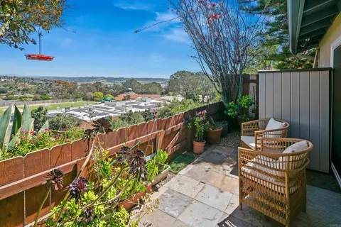 Exterior - 634 E Solana Cir, Solana Beach, CA 92075 photo 3 of 8