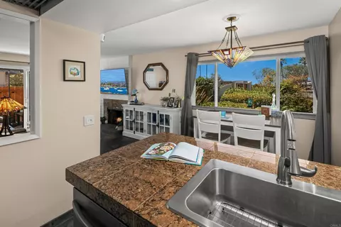 Kitchen - 634 E Solana Cir, Solana Beach, CA 92075 photo 3 of 4