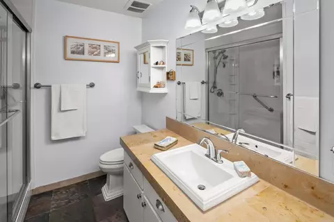 Bath - 634 E Solana Cir, Solana Beach, CA 92075 photo 1 of 3