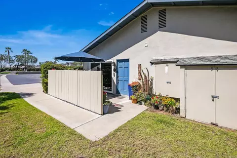 Exterior - 634 E Solana Cir, Solana Beach, CA 92075 photo 5 of 8
