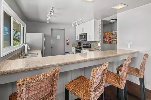Kitchen - 634 E Solana Cir, Solana Beach, CA 92075 photo 4 of 4