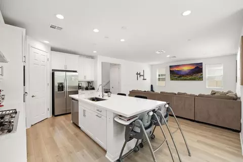 Kitchen - 32257 Jeter Ln, Menifee, CA 92584 photo 5 of 6