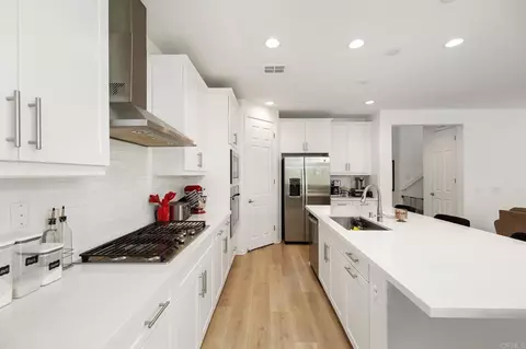 Kitchen - 32257 Jeter Ln, Menifee, CA 92584 photo 4 of 6