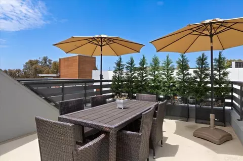 Exterior - 2511 State St, Carlsbad, CA 92008 photo 6 of 7