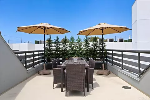 Exterior - 2511 State St, Carlsbad, CA 92008 photo 1 of 7