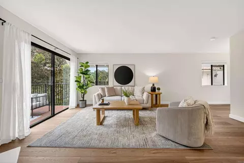Living - 3143 Avenida Olmeda, Carlsbad, CA 92009 photo 2 of 4