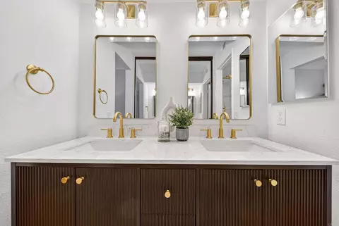 Bath - 3143 Avenida Olmeda, Carlsbad, CA 92009 photo 3 of 7