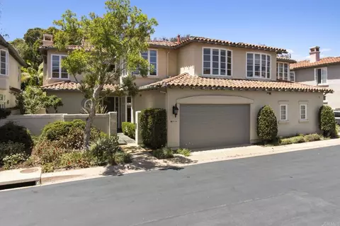 9784 Claiborne Sq, La Jolla, CA 92037
