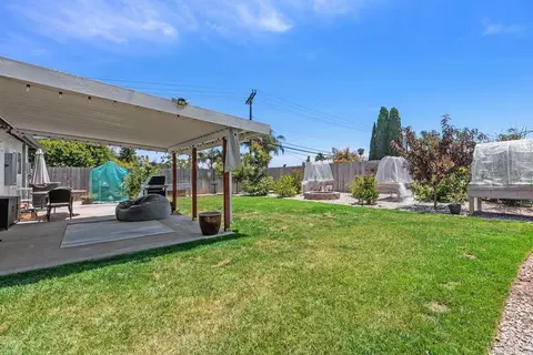 Exterior - 4009 Genine Dr, Oceanside, CA 92056 photo 5 of 8