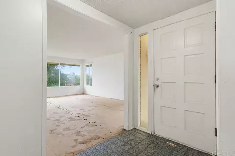 Living - 3655 Lupine Ln, Fallbrook, CA 92028 photo 2 of 5