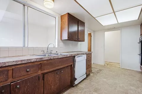 Kitchen - 3655 Lupine Ln, Fallbrook, CA 92028 photo 4 of 5