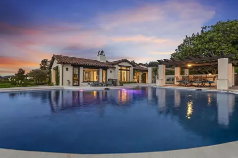 8062 Entrada De Luz E, San Diego, CA 92127