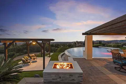 8062 Entrada De Luz E, San Diego, CA 92127