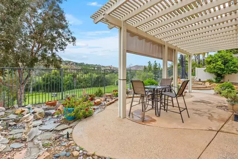 2357 Amber Oak Ln, Escondido, CA 92027