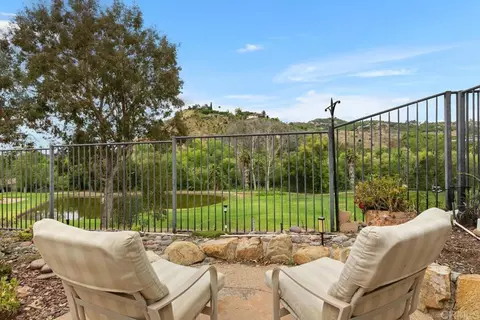 2357 Amber Oak Ln, Escondido, CA 92027