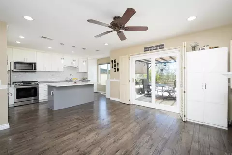 15832 Camino Crisalida, San Diego, CA 92127