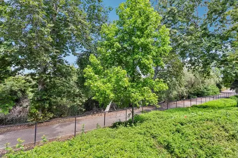 Exterior - 5070 Via Manos #B, Oceanside, CA 92057 photo 6 of 7