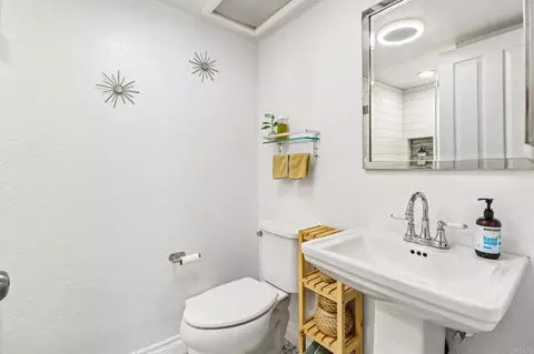 Bath - 5070 Via Manos #B, Oceanside, CA 92057 photo 3 of 3