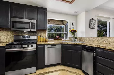 Kitchen - 16252 Swartz Canyon Rd, Ramona, CA 92065 photo 2 of 4