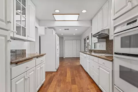 Entry Way - 151 E Palm Lane Dr, Redlands, CA 92373 photo 1 of 2