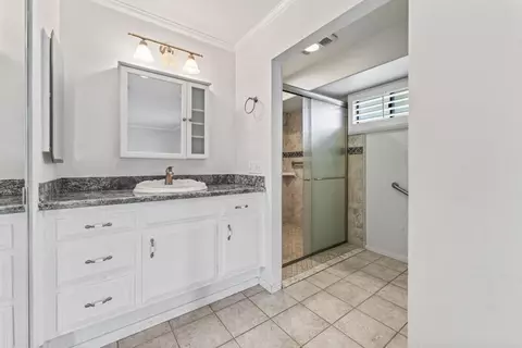 Bath - 151 E Palm Lane Dr, Redlands, CA 92373 photo 1 of 3
