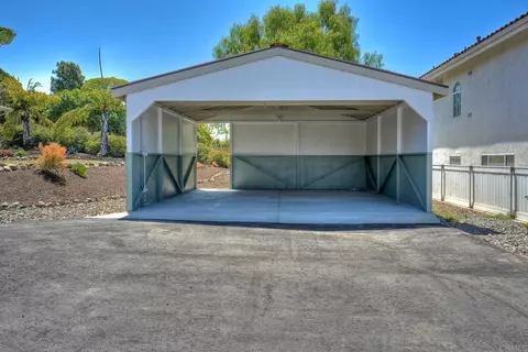 Exterior - 1761 Yucca Rd, Oceanside, CA 92054 photo 6 of 10