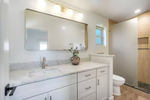 Bath - 1761 Yucca Rd, Oceanside, CA 92054 photo 2 of 4