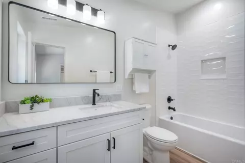 Bath - 1761 Yucca Rd, Oceanside, CA 92054 photo 1 of 4
