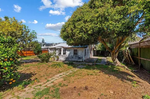 Exterior - 940 Hermes Ave, Encinitas, CA 92024 photo 6 of 7