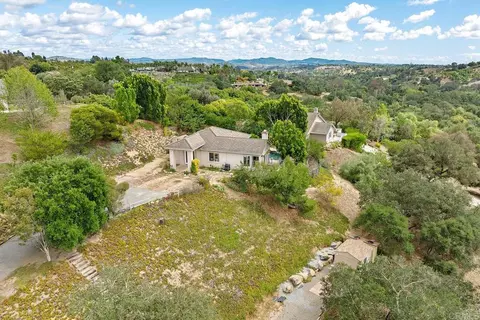 2557 Live Oak Park Rd, Fallbrook, CA 92028