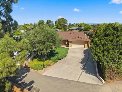 View/Area - 635 Pine Tree Ln, Vista, CA 92081 photo 1 of 9