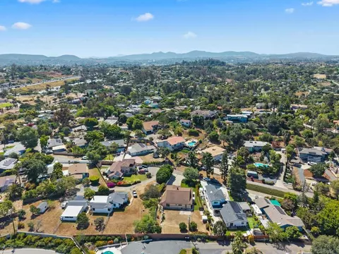 View/Area - 635 Pine Tree Ln, Vista, CA 92081 photo 3 of 9