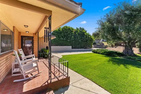 Exterior - 635 Pine Tree Ln, Vista, CA 92081 photo 2 of 9