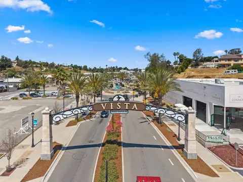 View/Area - 635 Pine Tree Ln, Vista, CA 92081 photo 5 of 9