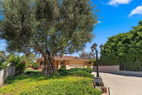 635 Pine Tree Ln, Vista, CA 92081