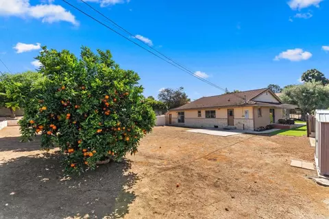 Exterior - 635 Pine Tree Ln, Vista, CA 92081 photo 6 of 9