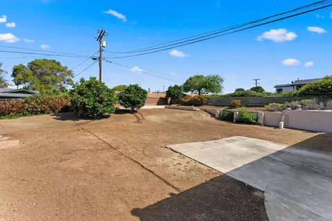 Exterior - 635 Pine Tree Ln, Vista, CA 92081 photo 8 of 9