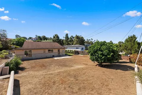 Exterior - 635 Pine Tree Ln, Vista, CA 92081 photo 7 of 9